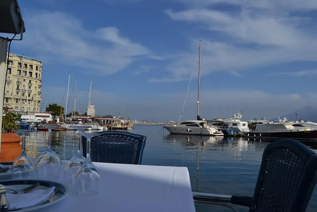Transatlantico Hotel Nápoly
