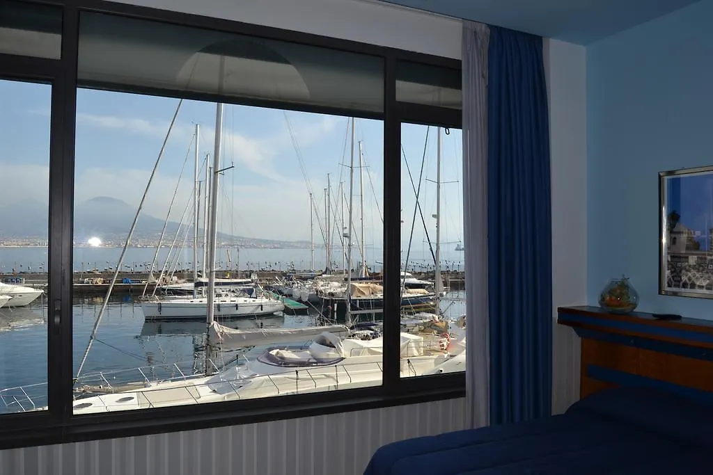 Transatlantico Hotel Nápoly