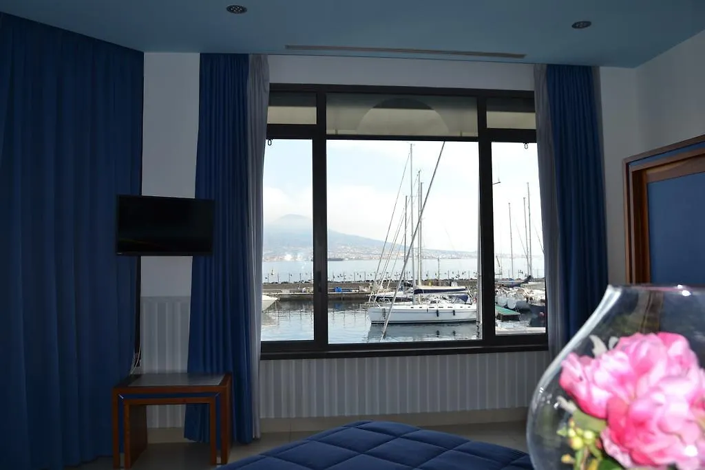 Transatlantico Hotel Nápoly