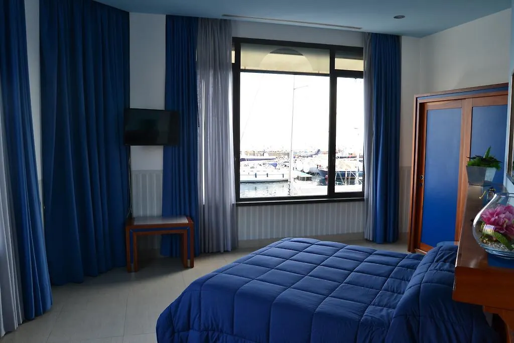 Transatlantico Hotel Nápoly